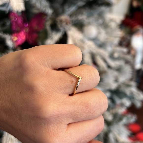 14kt gold chevron ring in yellow gold - Picture 3 of 4